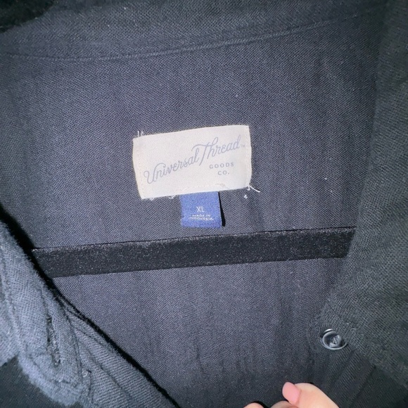 Universal Thread Women’s Black Button-Up Shirt Size XL - Picture 5 of 8